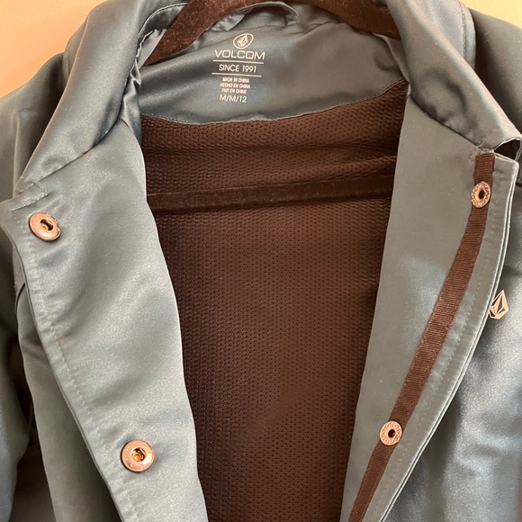 Green satin Volcom jacket. - Picture 4 of 7